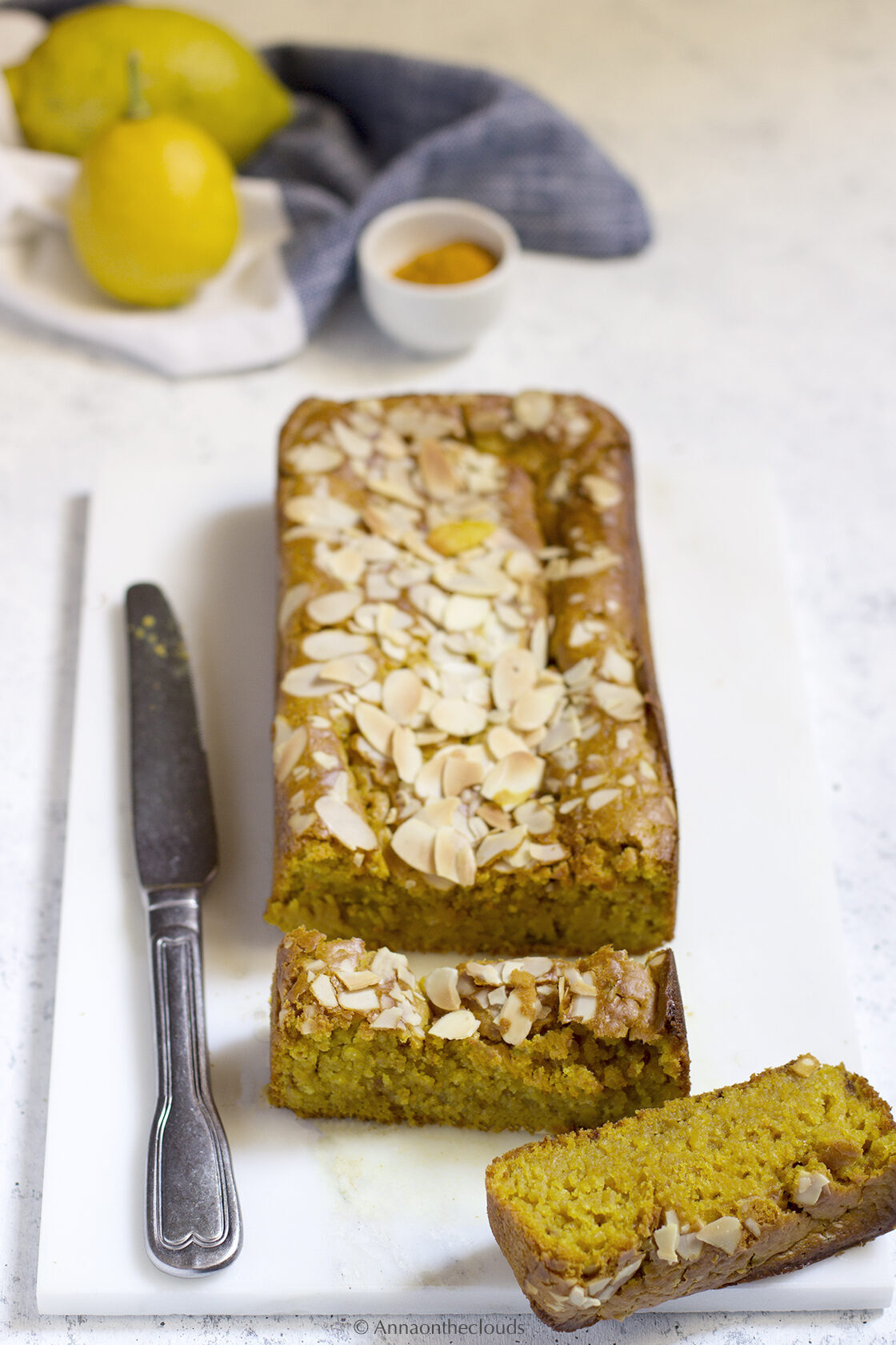 Plumcake al limone, curcuma e mandorle (vegano)