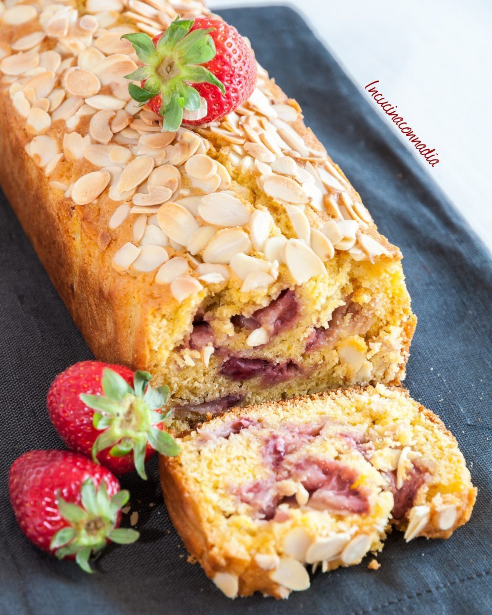 Plumcake alle fragole e mandorle