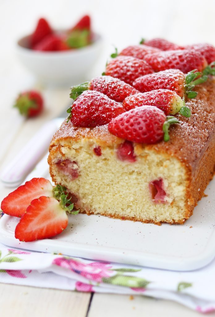 Plumcake alle mandorle, fragole e lime senza lattosio