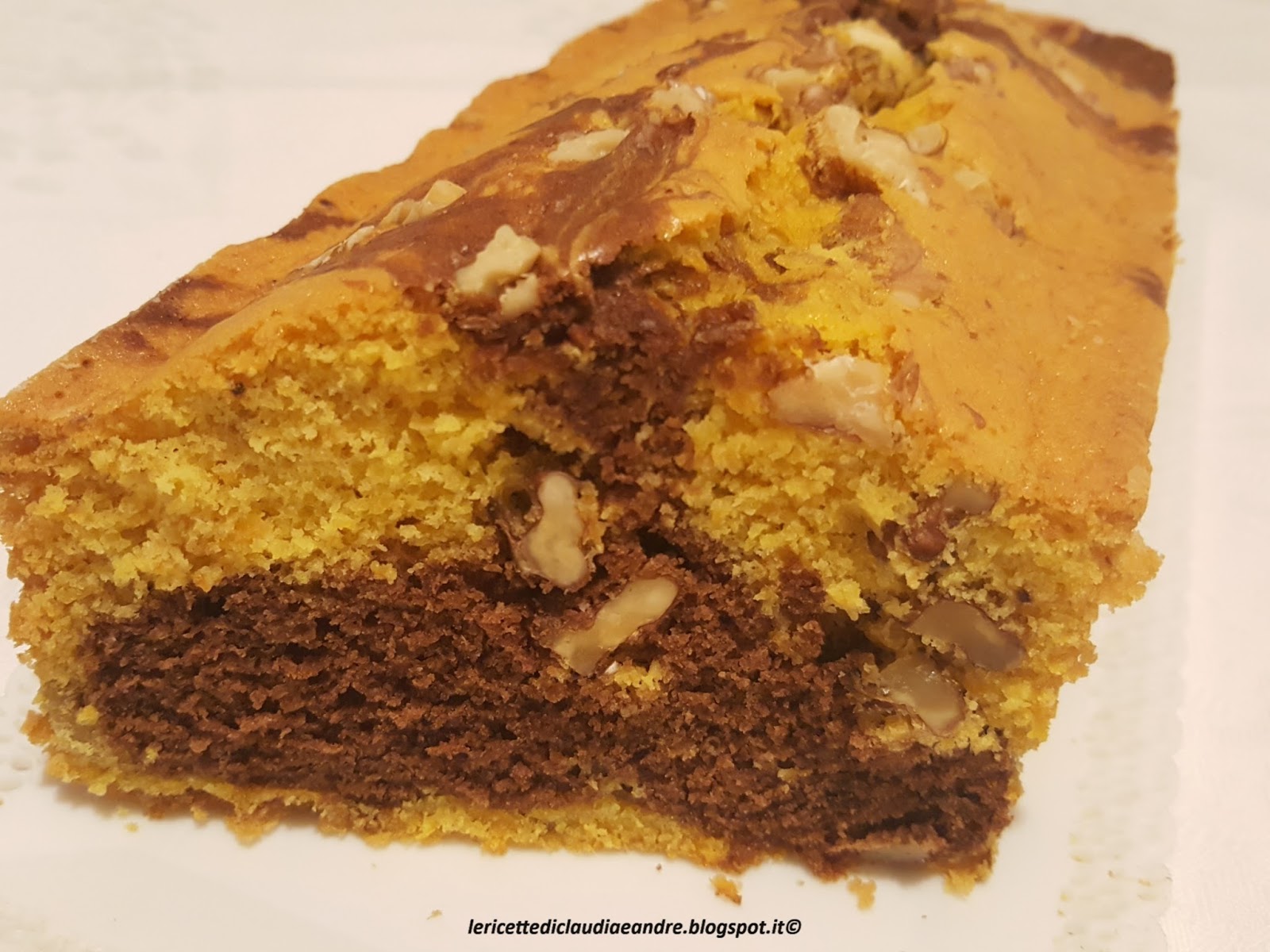 Plumcake bicolore al olio,  con zucca e noci