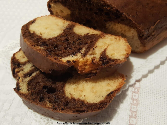 Plumcake bicolore con olio e caffè