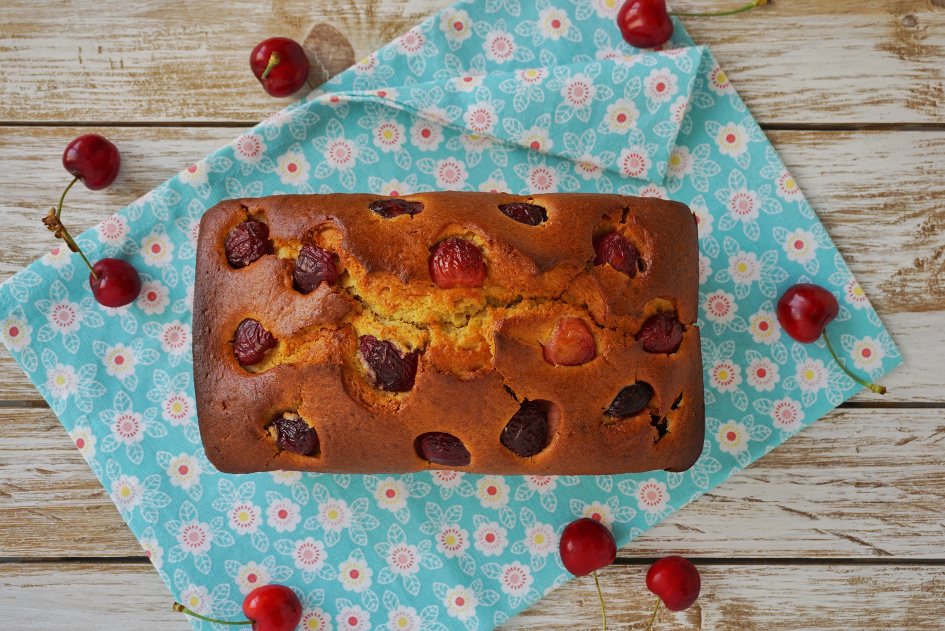 Plumcake con banane e ciliegie