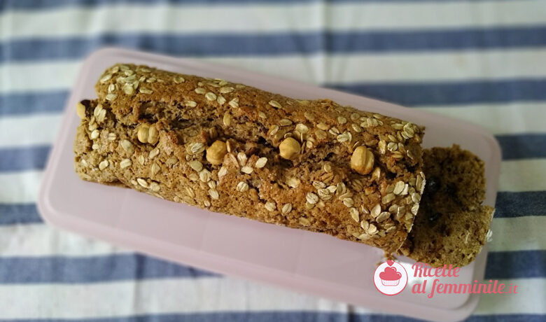 Plumcake con nocciole, cioccolato e avena