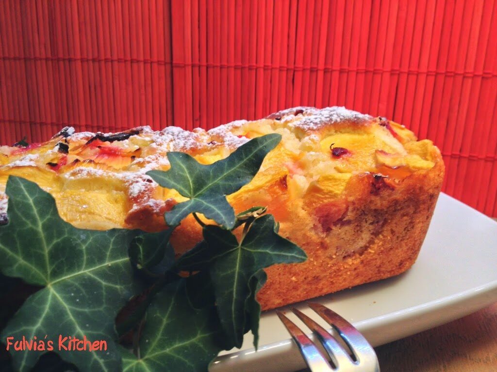 Plumcake con pesche agli yogurt