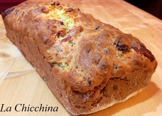 Plumcake con prosciutto di praga, olive e altre delizie