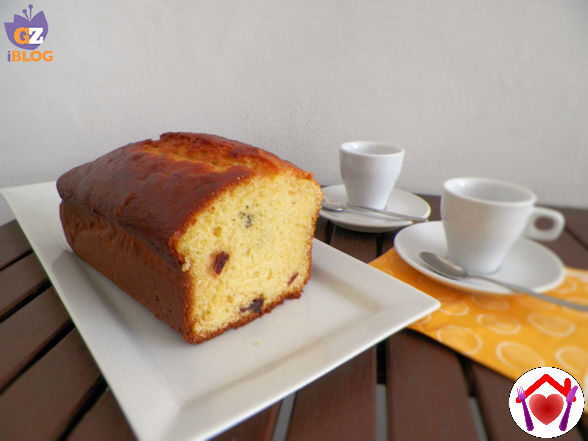 Plumcake con yogurt, ricotta e mirtilli rossi