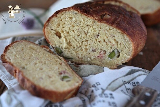 Plumcake fave, pancetta e pecorino