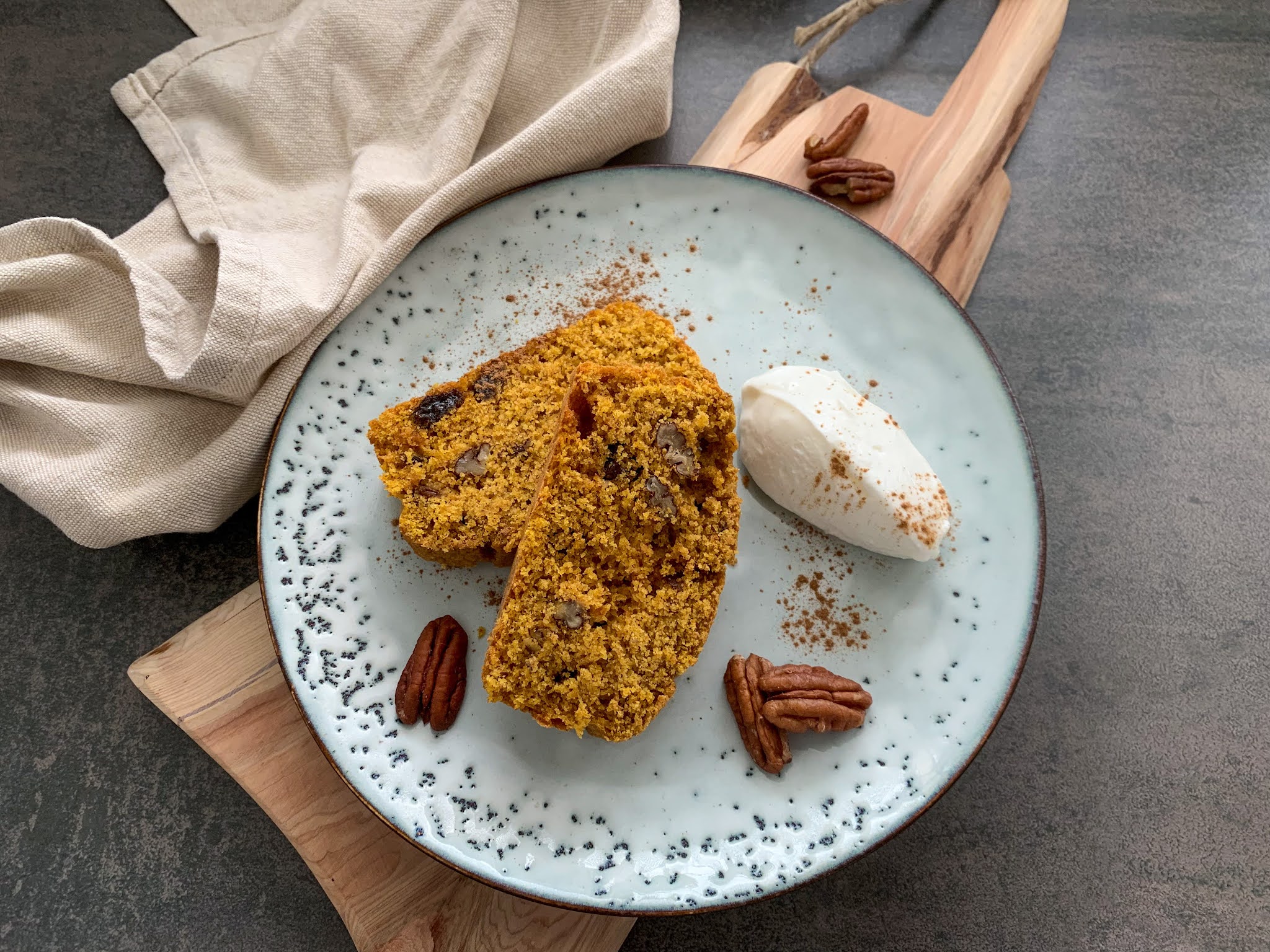 Plumcake integrale con zucca, noci pecan e uvetta