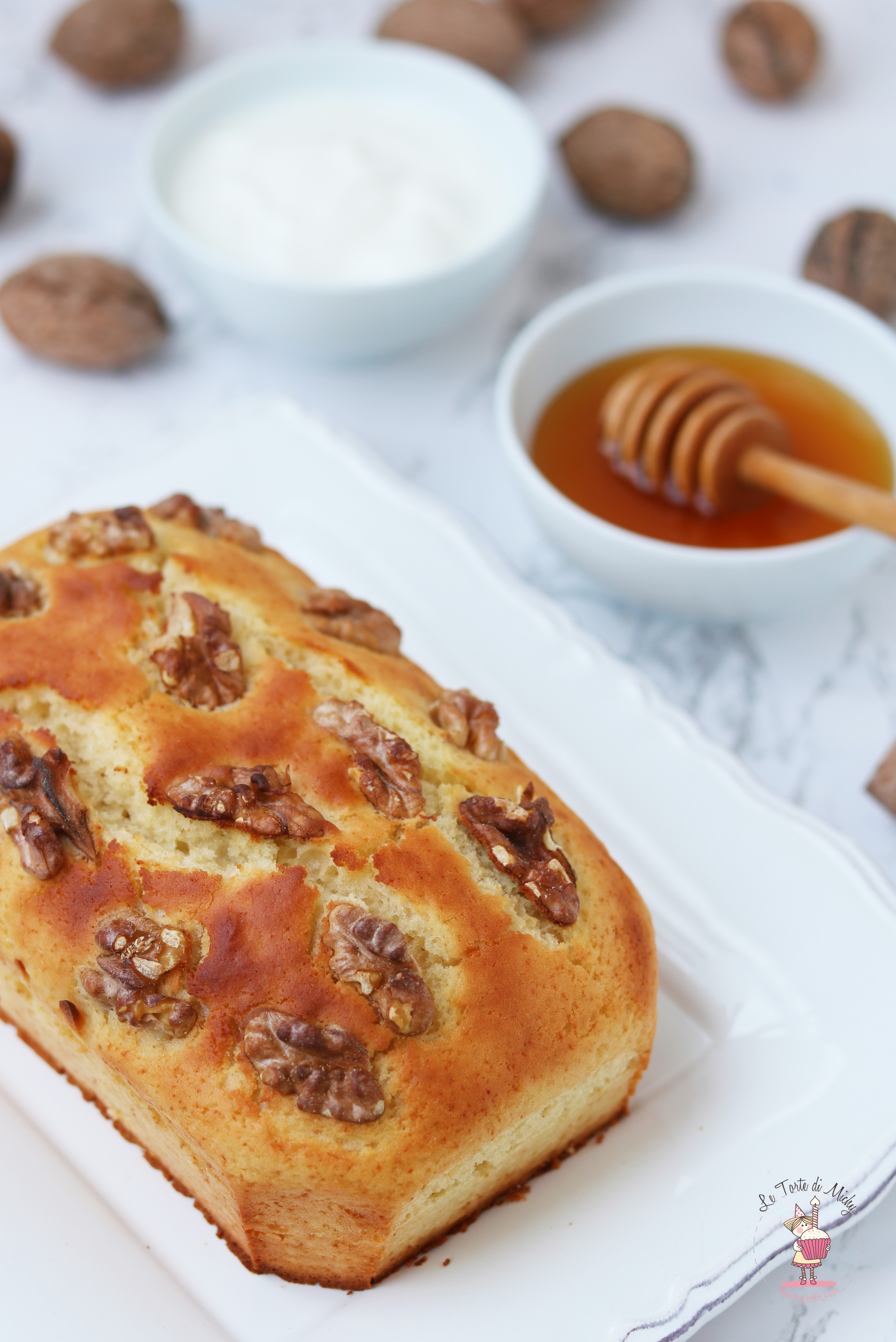 Plumcake light con yogurt, miele e noci