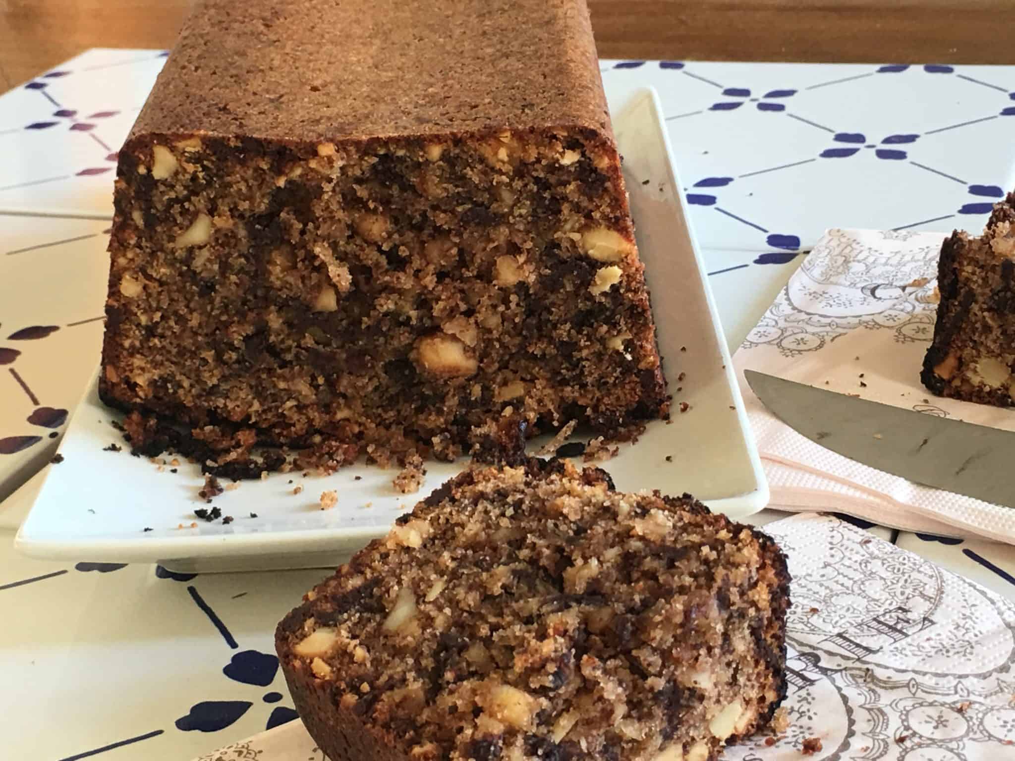 Plumcake nero mandorle e cioccolato