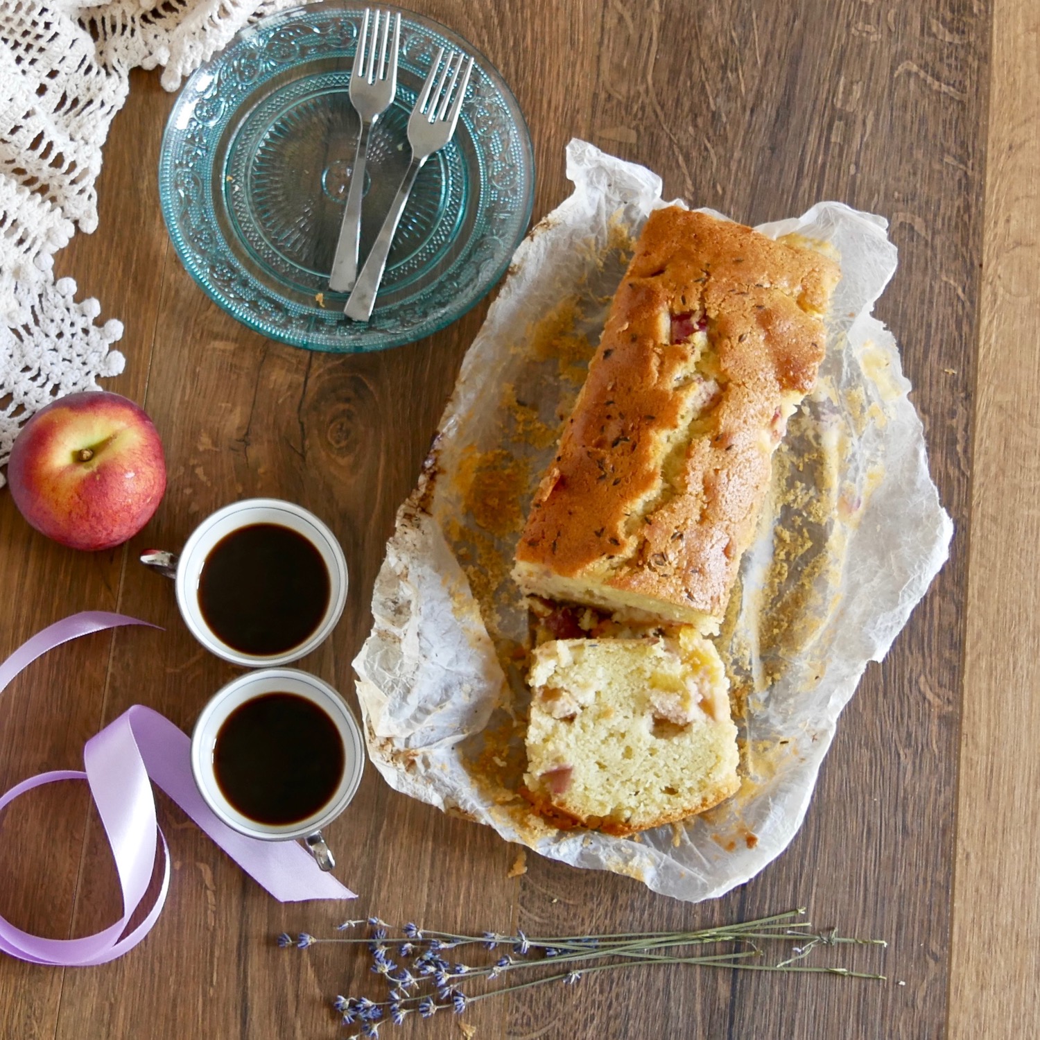 Plumcake pesca e lavanda