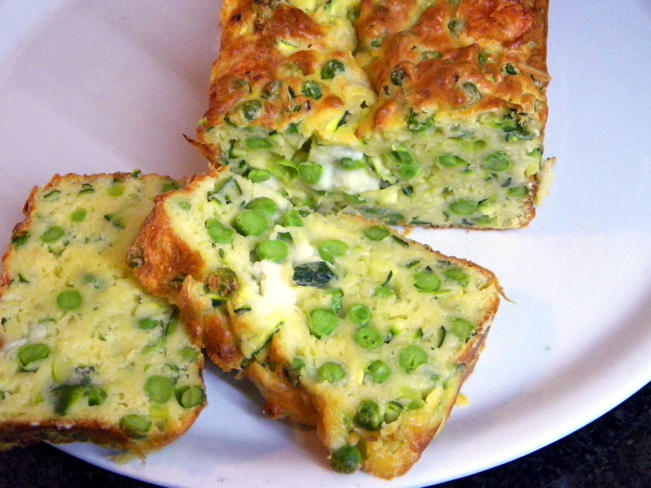 Plumcake salato con piselli e zucchine