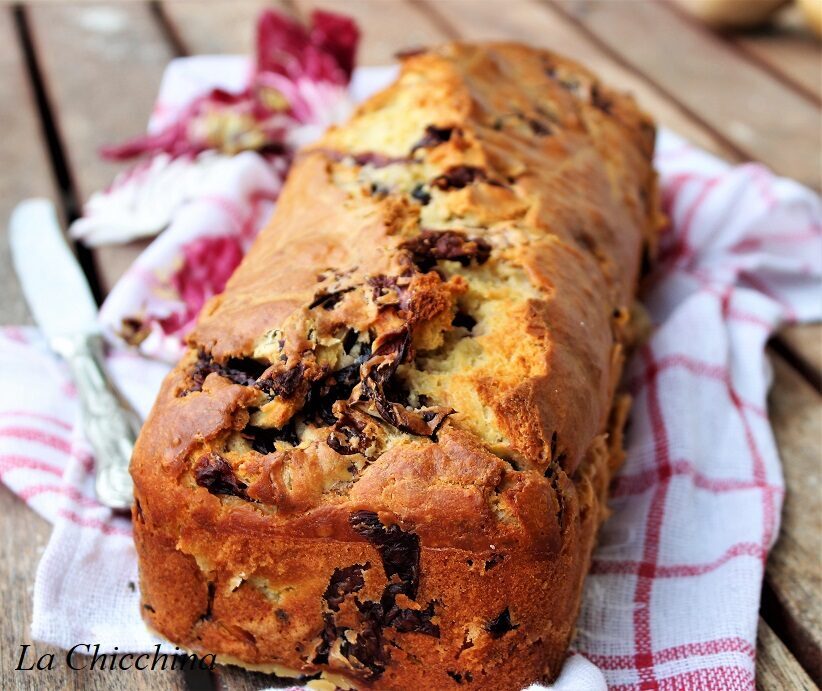 Plumcake salato con radicchio e cipolle in agrodolce