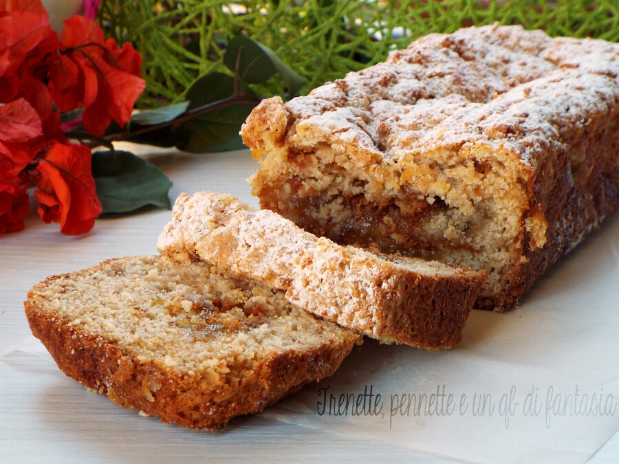 Plumcake sbriciolato alla pera con marmellata di fichi e amaretti