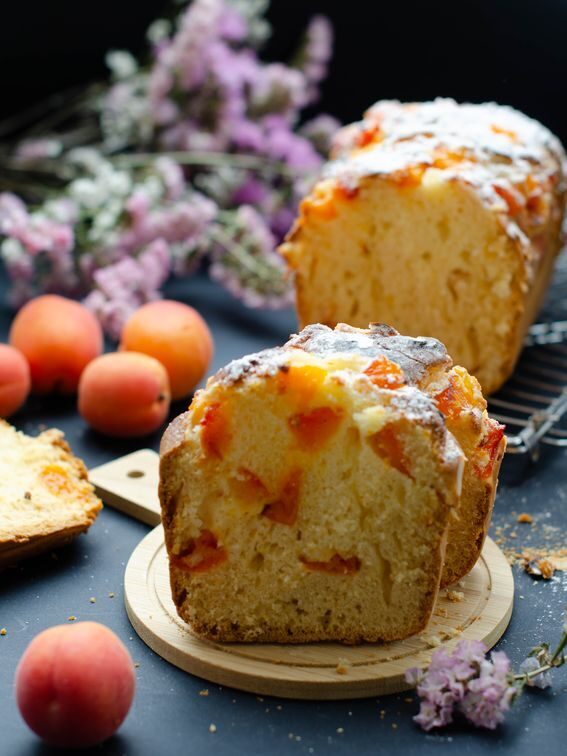Plumcake soffice con albicocche e yogurt