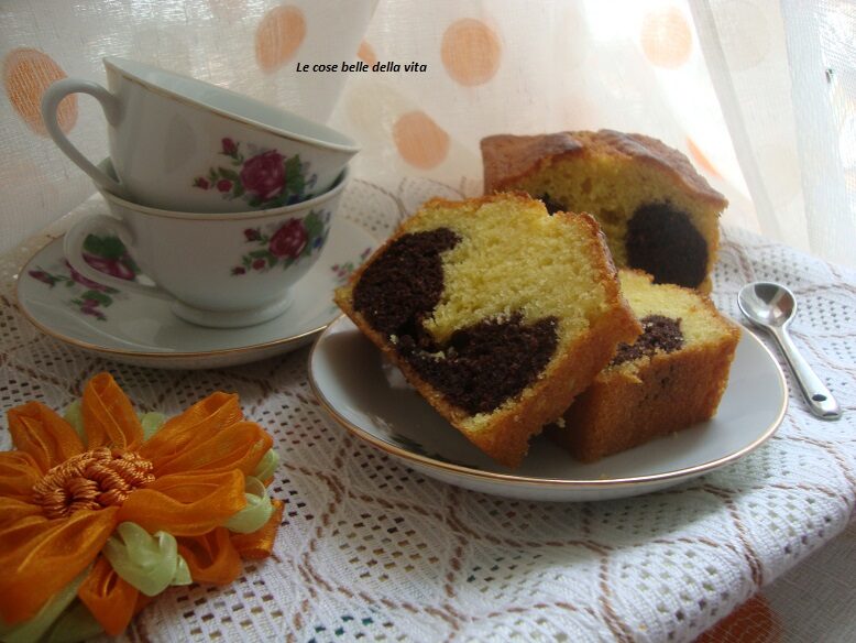Plumcake variegato allo yogurt greco