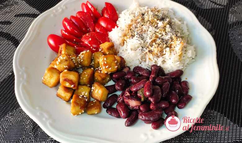 Poke bowl con tofu in agrodolce