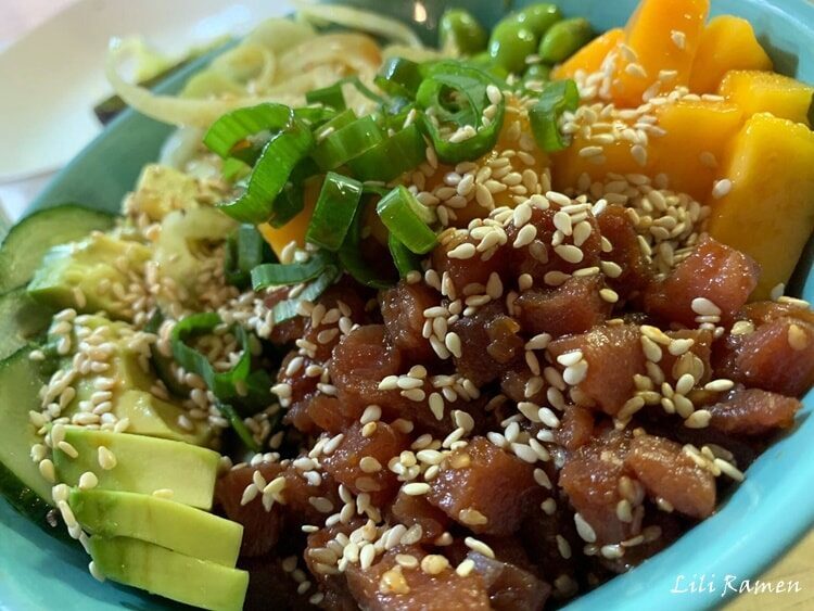 Poke bowl: la nostra ricetta del piatto hawaiano con tonno e salmone