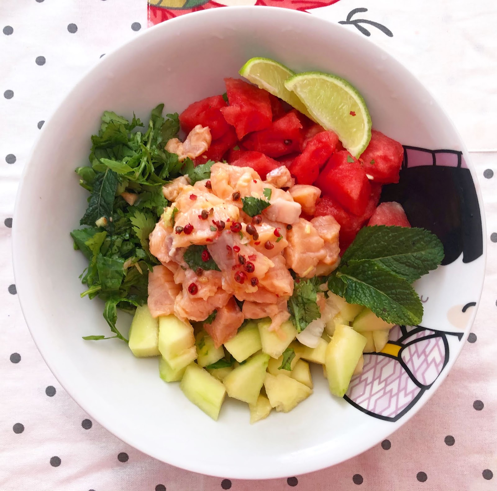 Poke da spiaggia – salmone, anguria e cetrioli