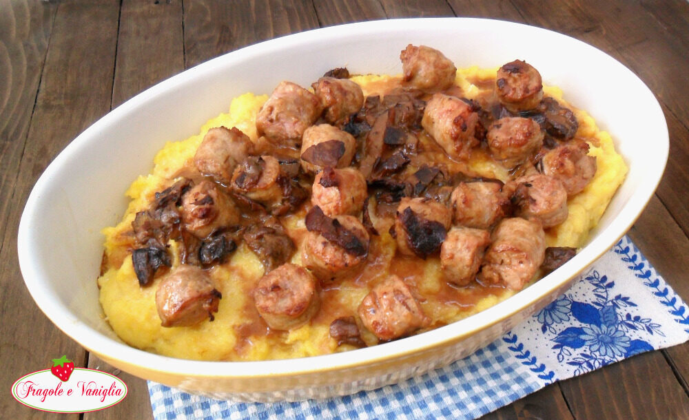 Polenta al forno con porcini e salsiccia