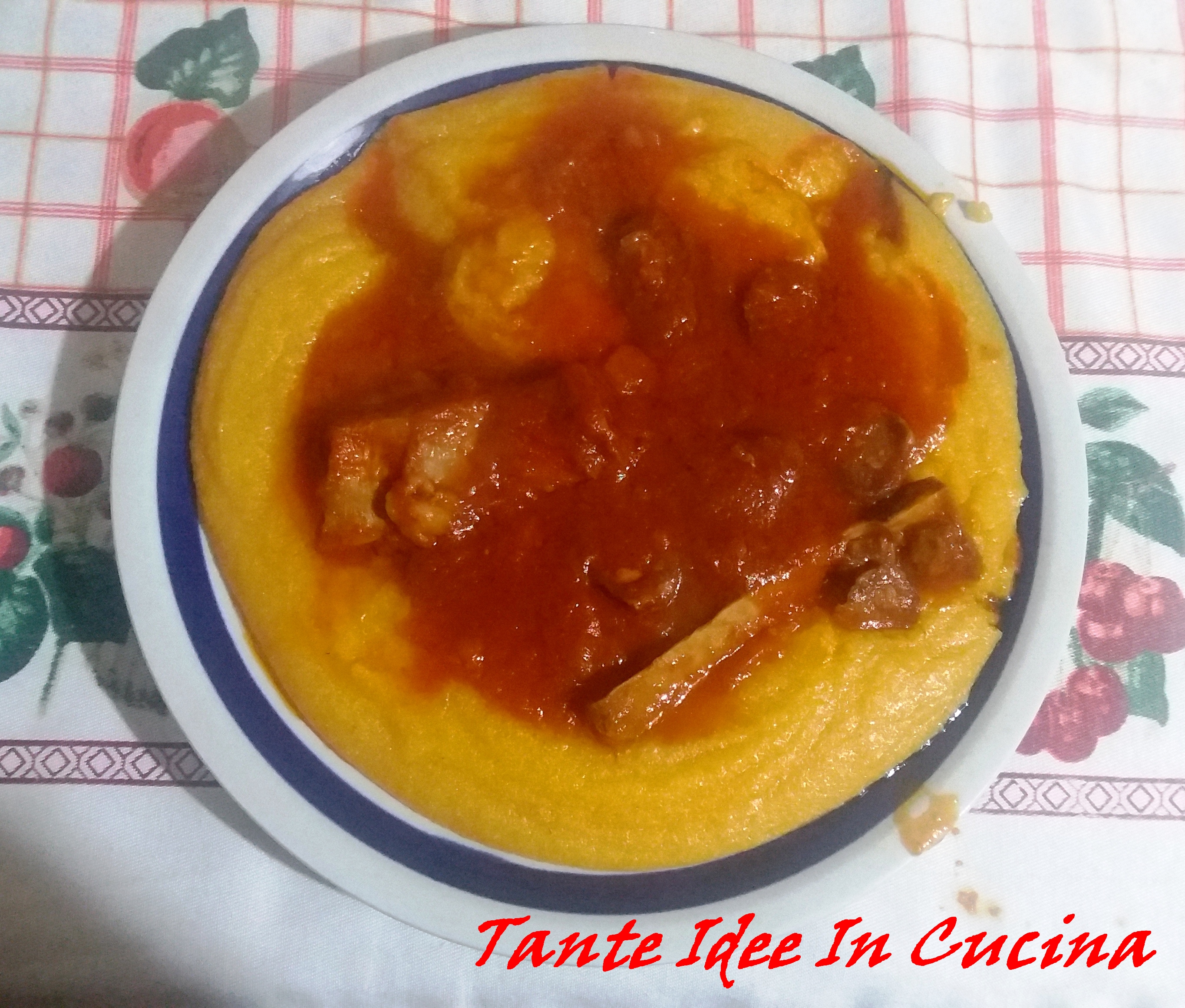 Polenta al sugo con spuntature di maiale