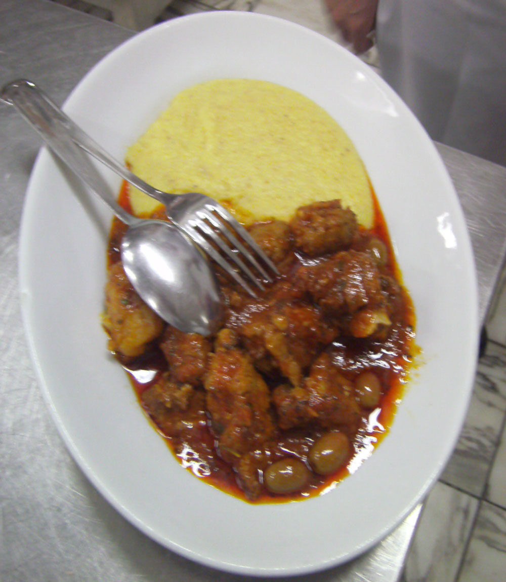 Polenta con coniglio e funghi secchi