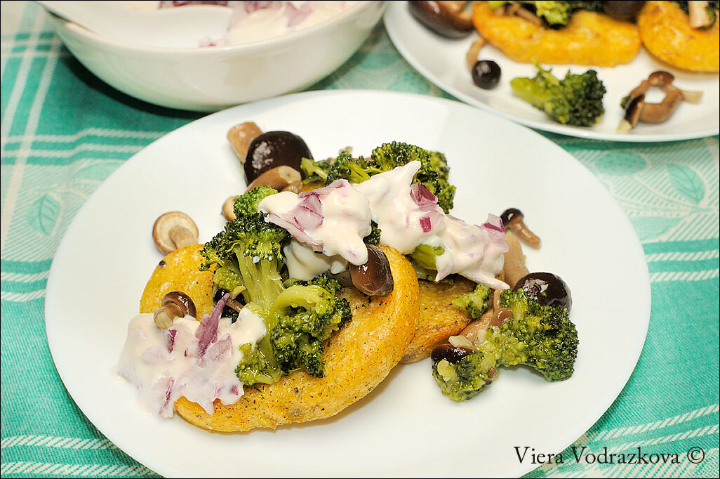Polenta con pioppini e broccoli nella friggitrice ad aria