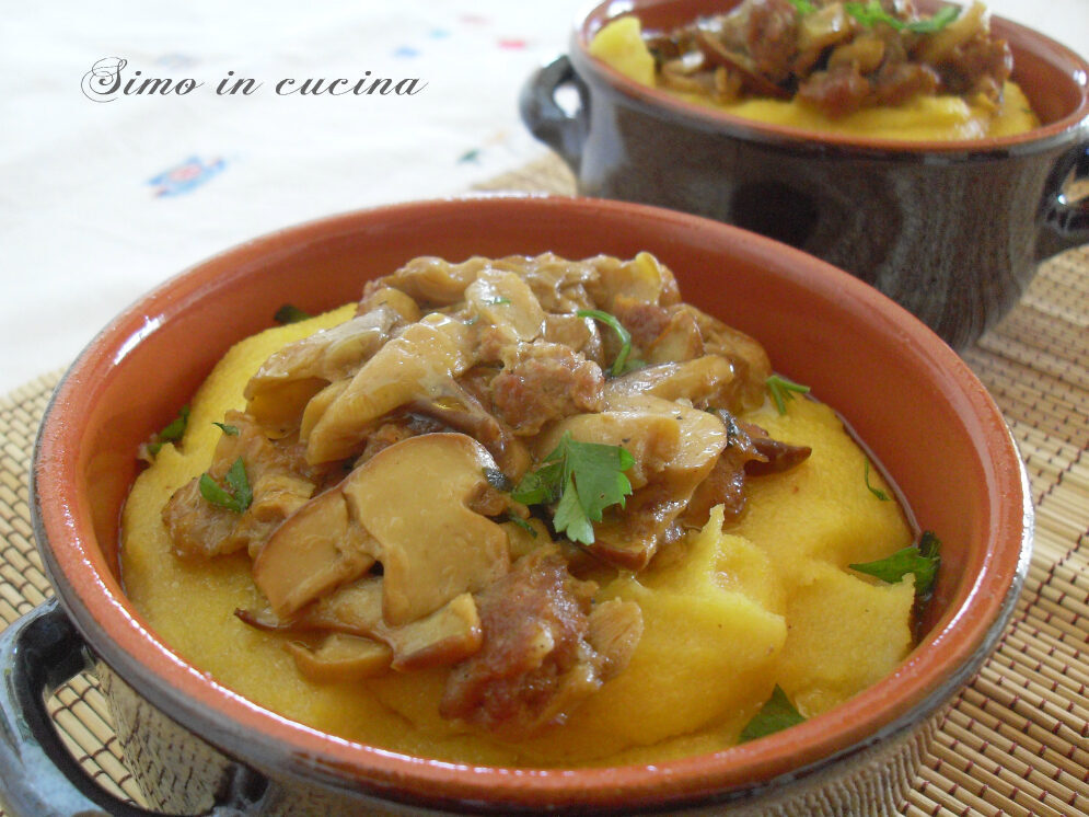 Polenta con salsiccia e porcini