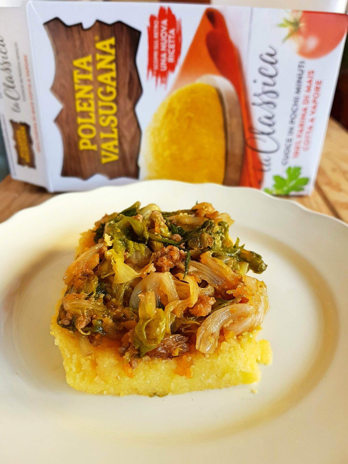 Polenta con scarola e ragù