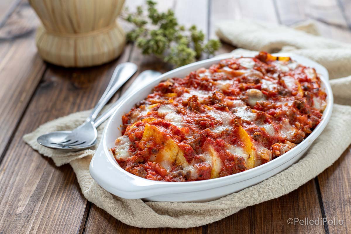 Polenta con sugo di salsiccia al forno