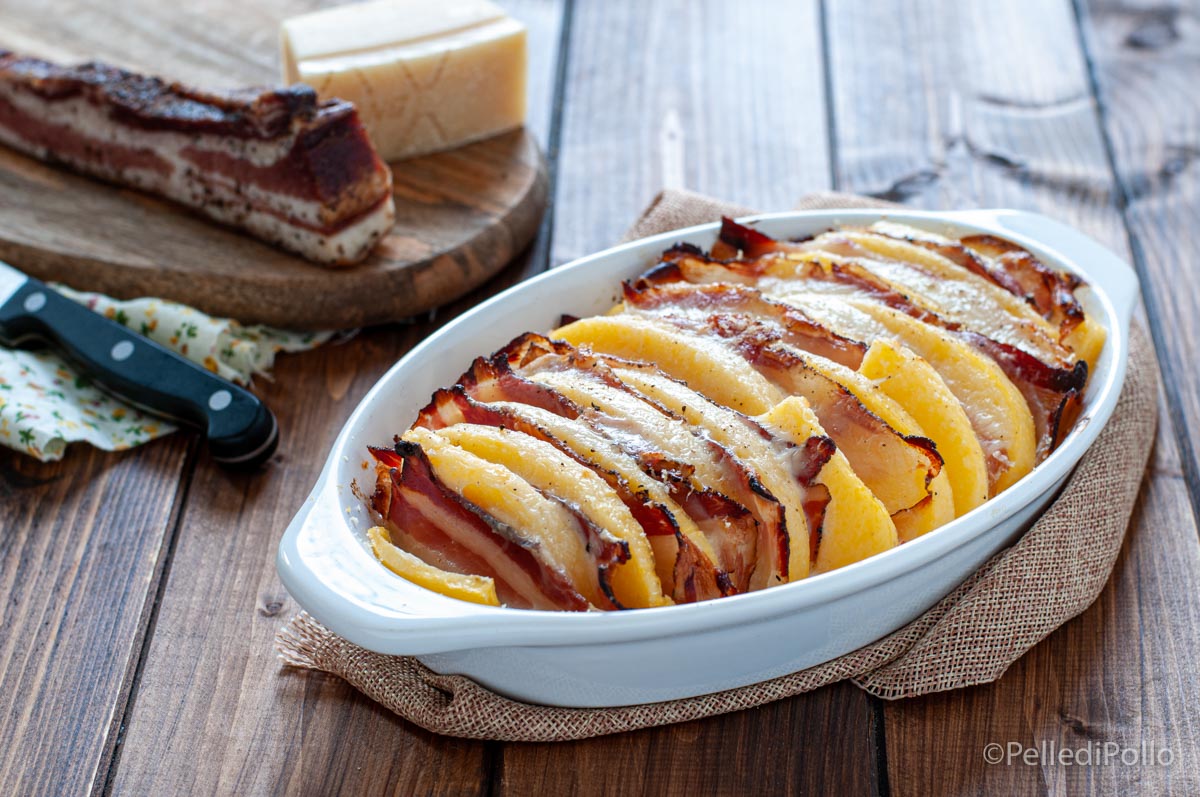Polenta gratinata con pancetta e formaggio