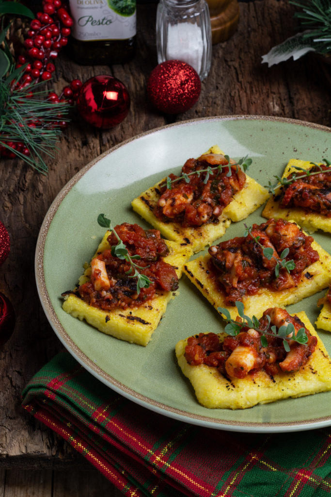 Polenta grigliata con  polpo in umido