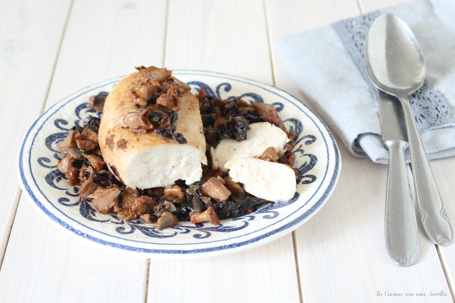 Pollo ai finferli e radicchio in tegame