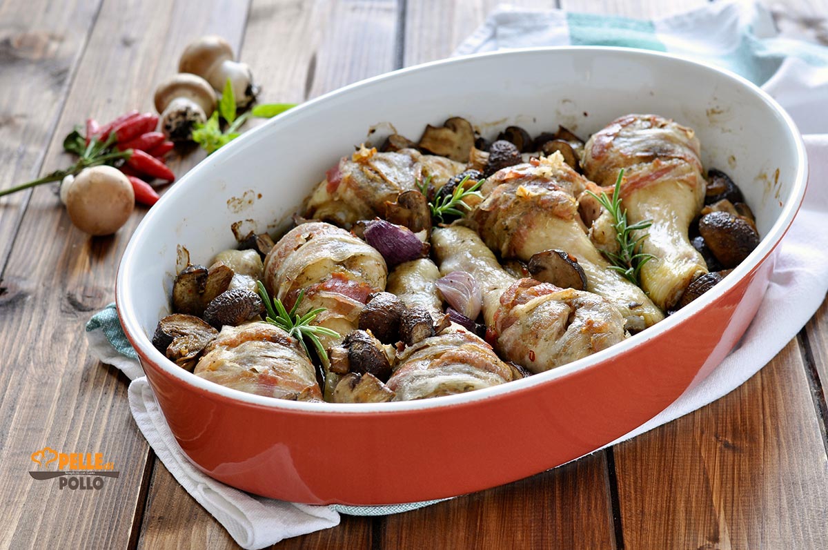 Pollo al forno con funghi e pancetta