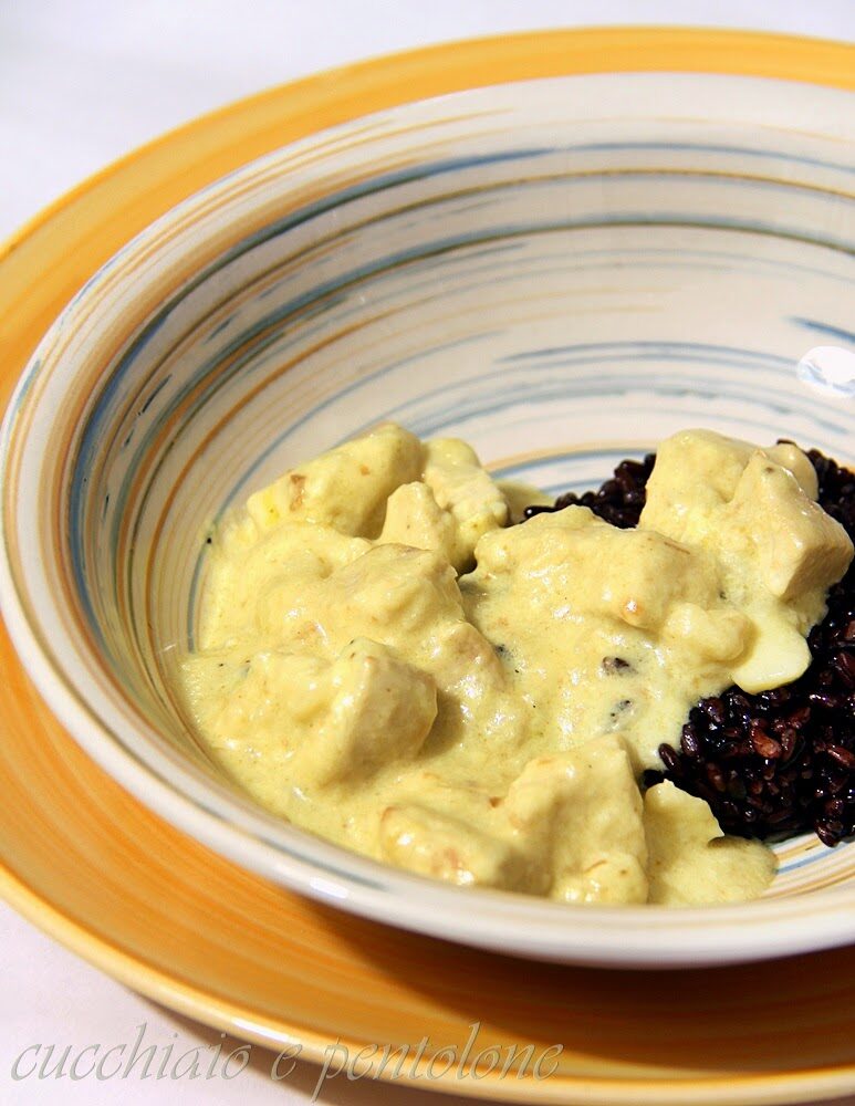 pollo al latte di cocco, curry e lemongrass con riso venere