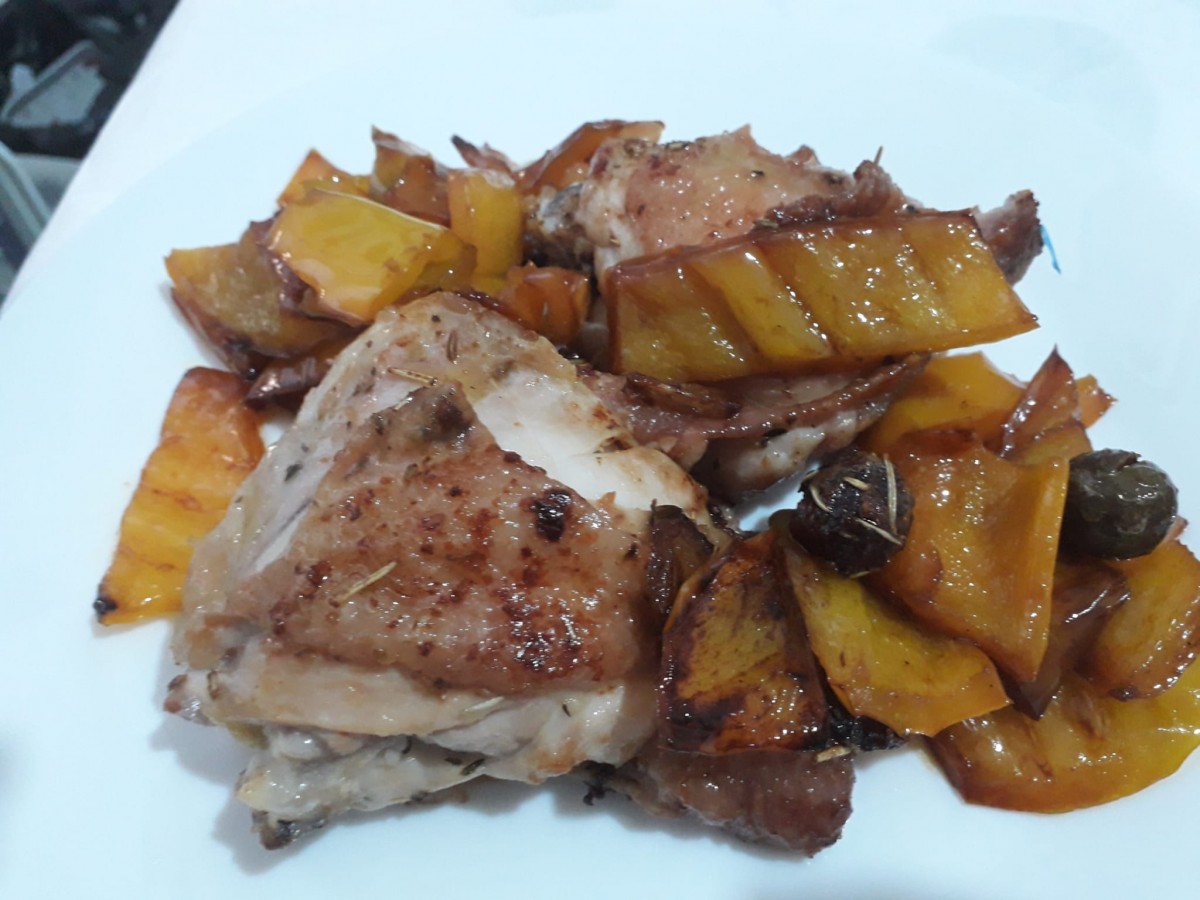 Pollo alla cacciatora con contorno di peperoni