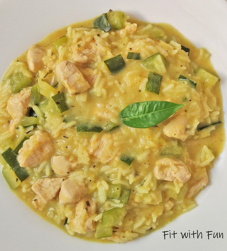 Pollo alla thailandese con curry e latte di cocco
