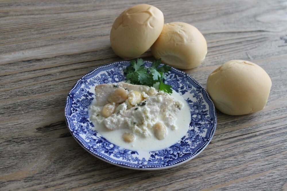 Pollo allo yogurt greco e mandorle