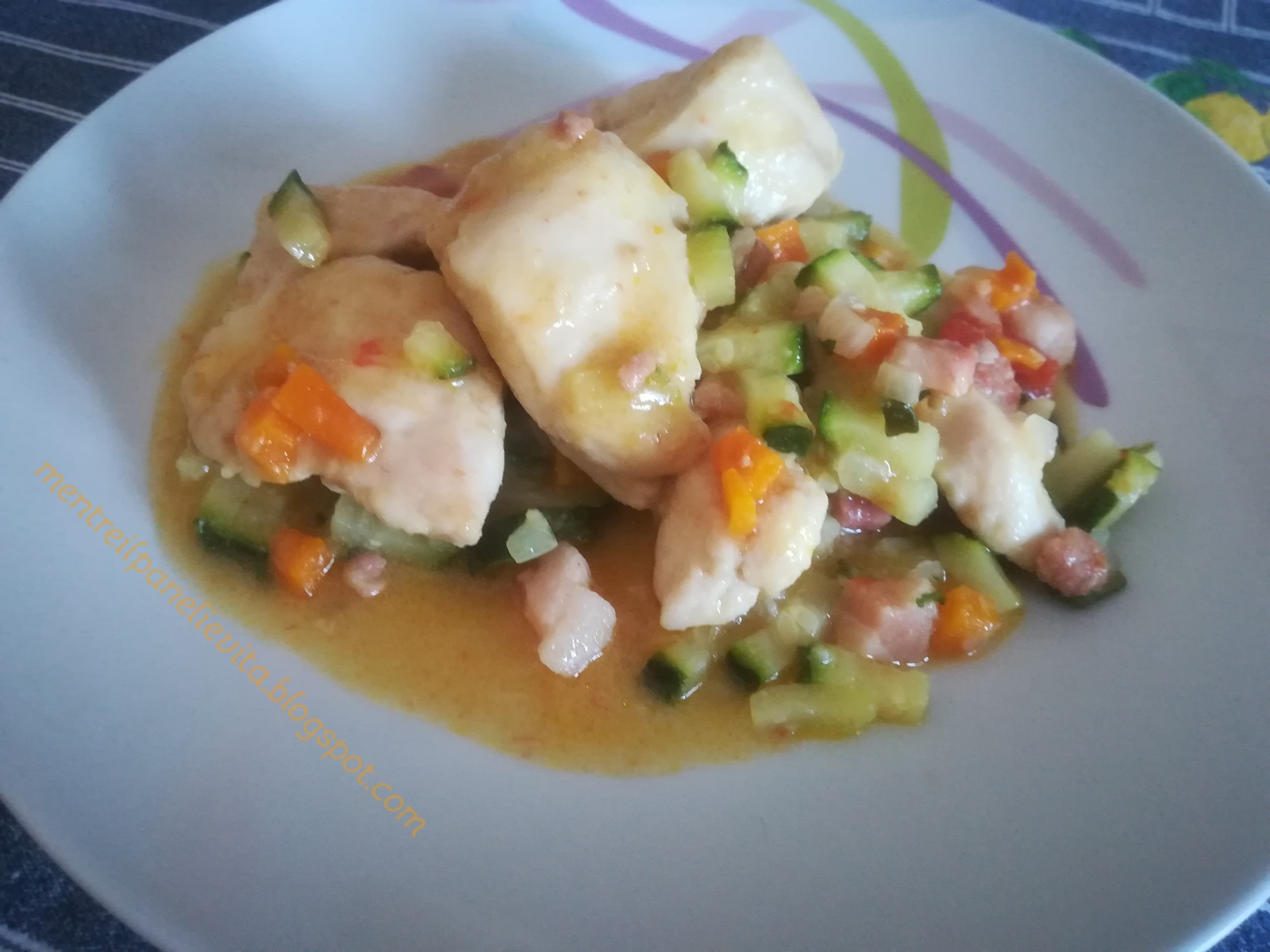 Pollo con dadolata di verdure
