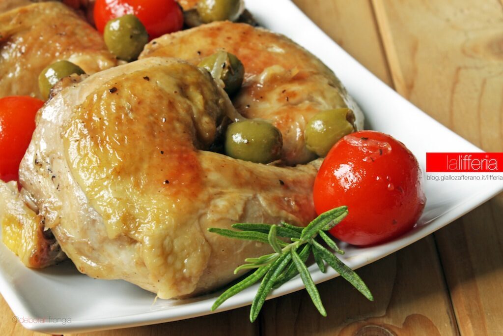 Pollo con olive e pomodorini.