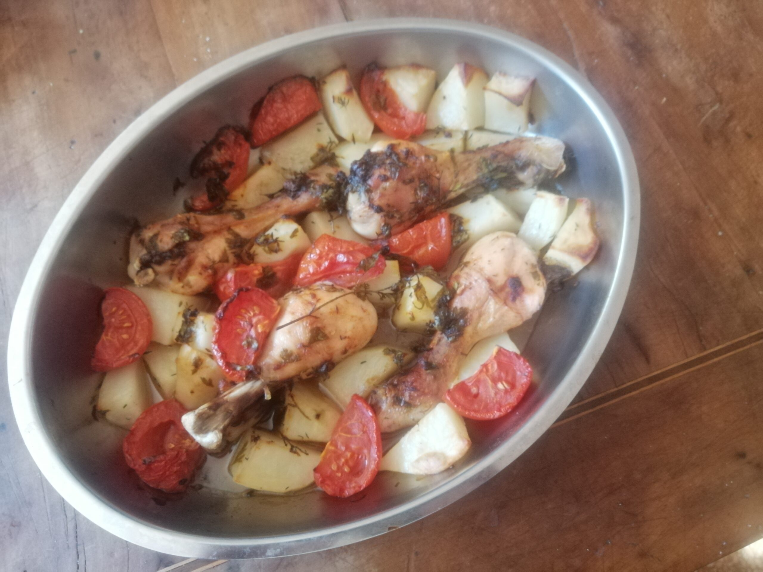 Pollo con patate e pomodorini al forno