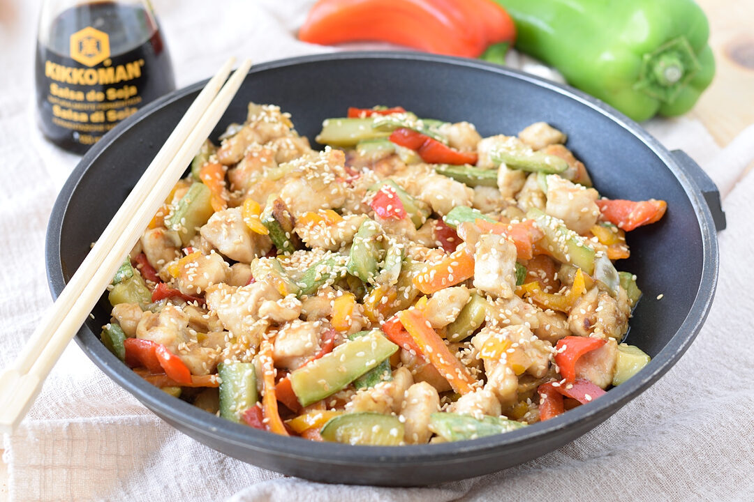 Pollo con verdure in salsa di soia