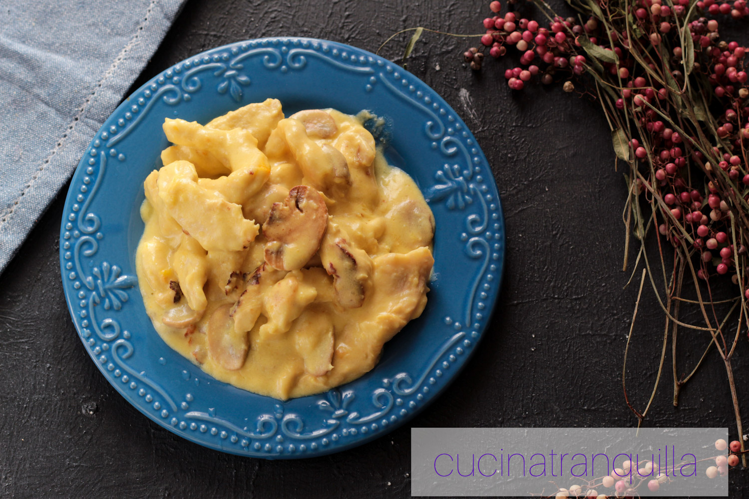 Pollo cremoso allo zafferano con funghi