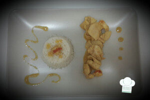 Pollo e gamberoni con salsa di yogurt greco e curry