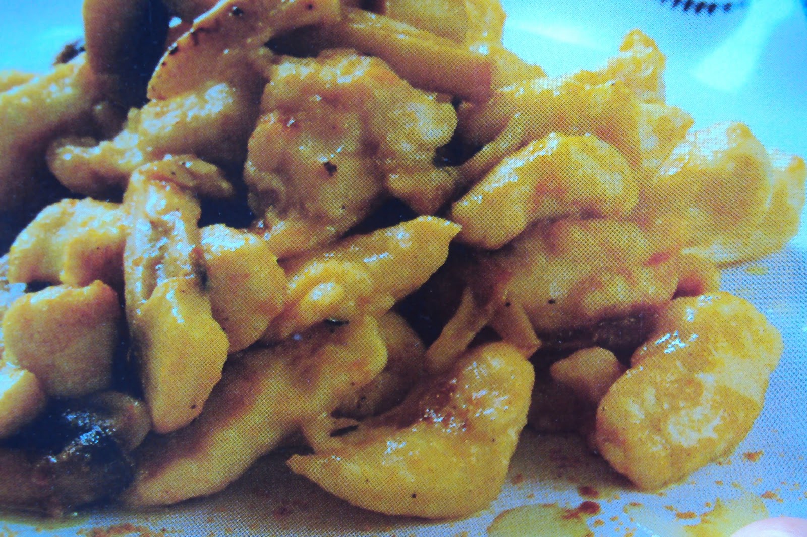 Pollo funghi e curry