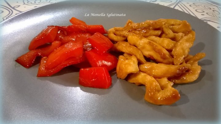 Pollo in salsa di soia con peperoni in agrodolce