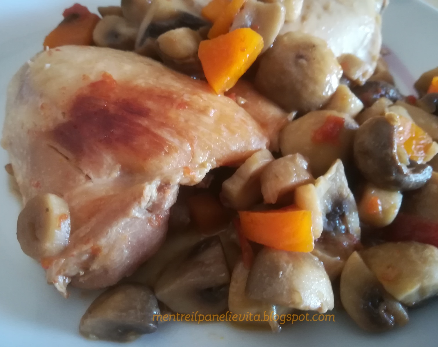 Pollo in umido con funghi