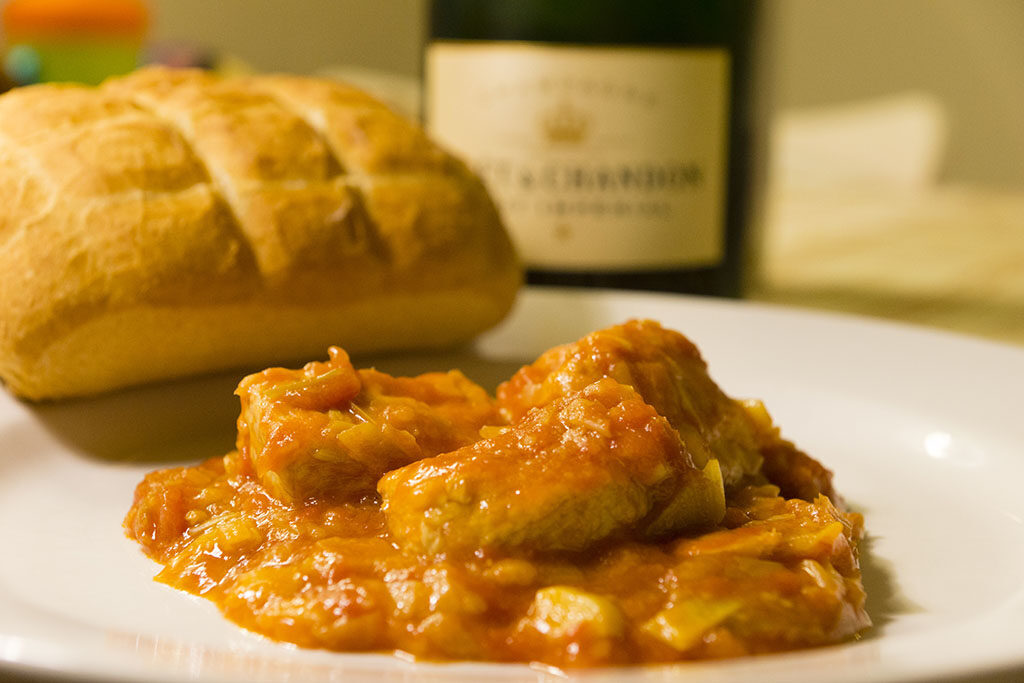Pollo in umido con porri e pomodoro