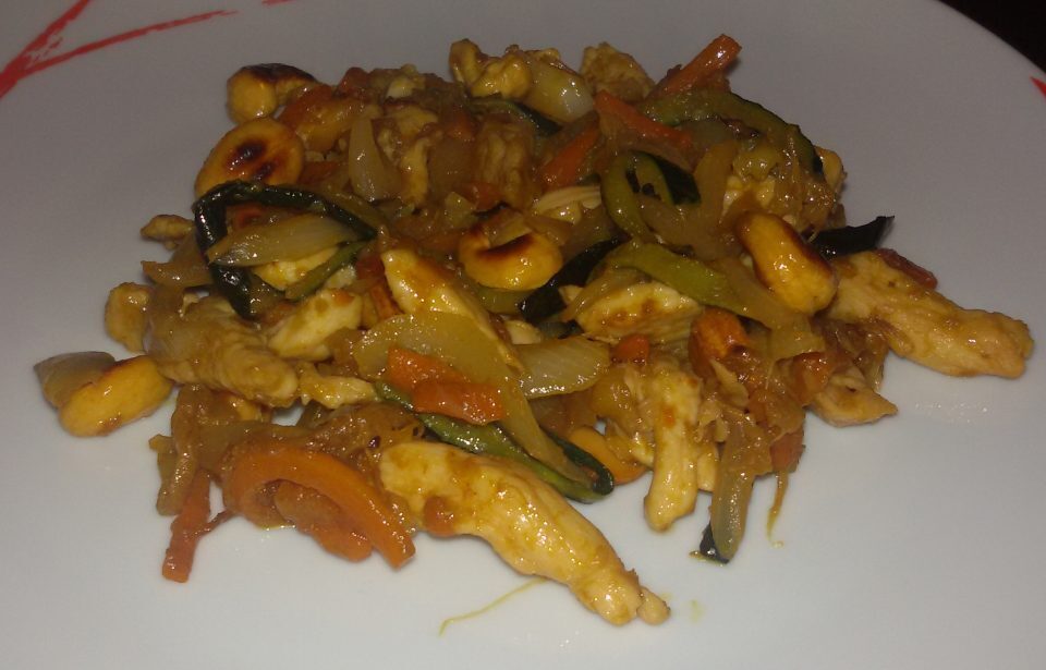 Pollo verdure e anacardi