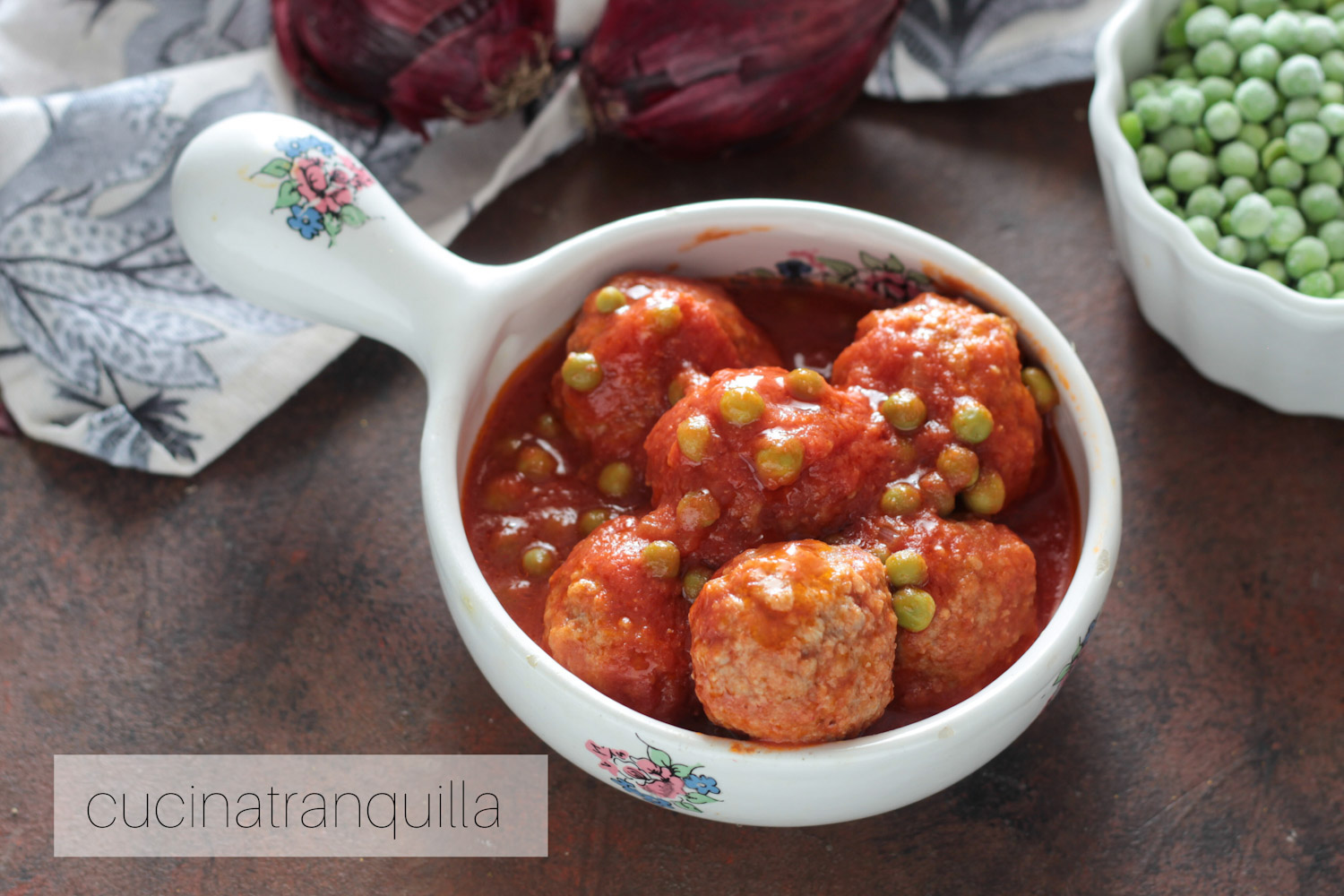 Polpette al sugo con piselli